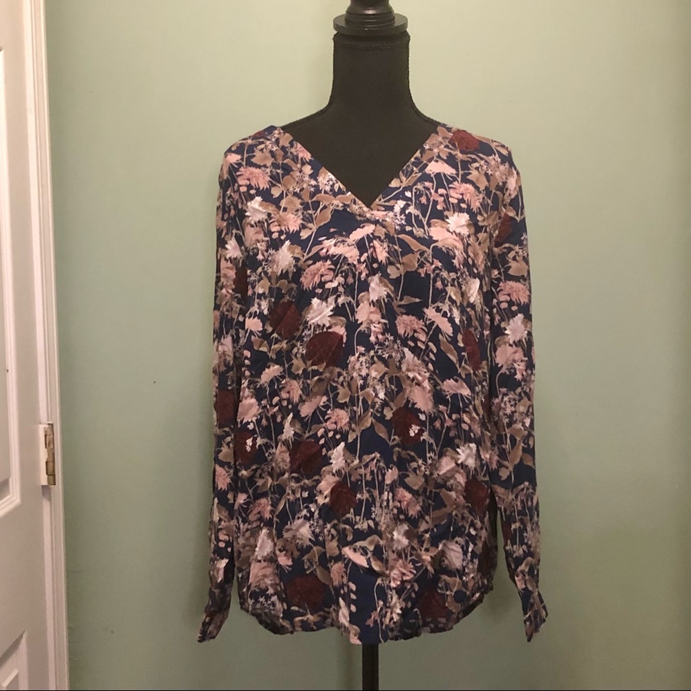 Brina & Em Lemmy V-Neck Top-NWOT